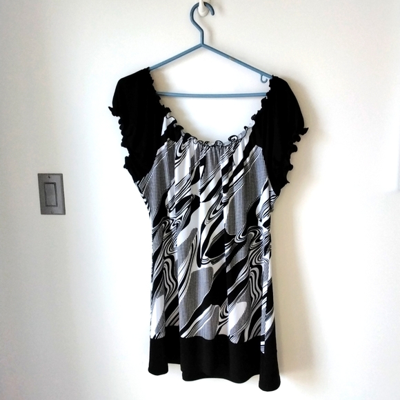 Ladies black and white top - Picture 3 of 5